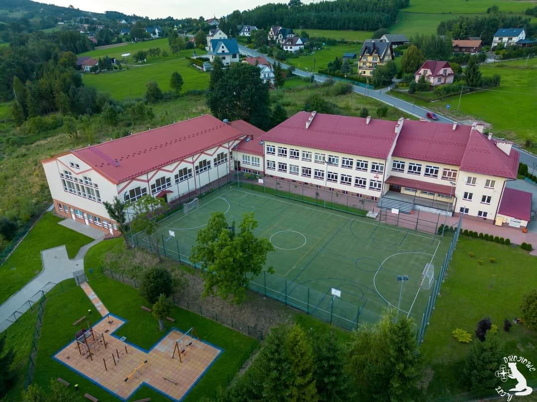 Szkoła  Podstawowa w Rupniowie z sukcesem w plebiscycie na  Szkołę Roku - zdjęcie główne