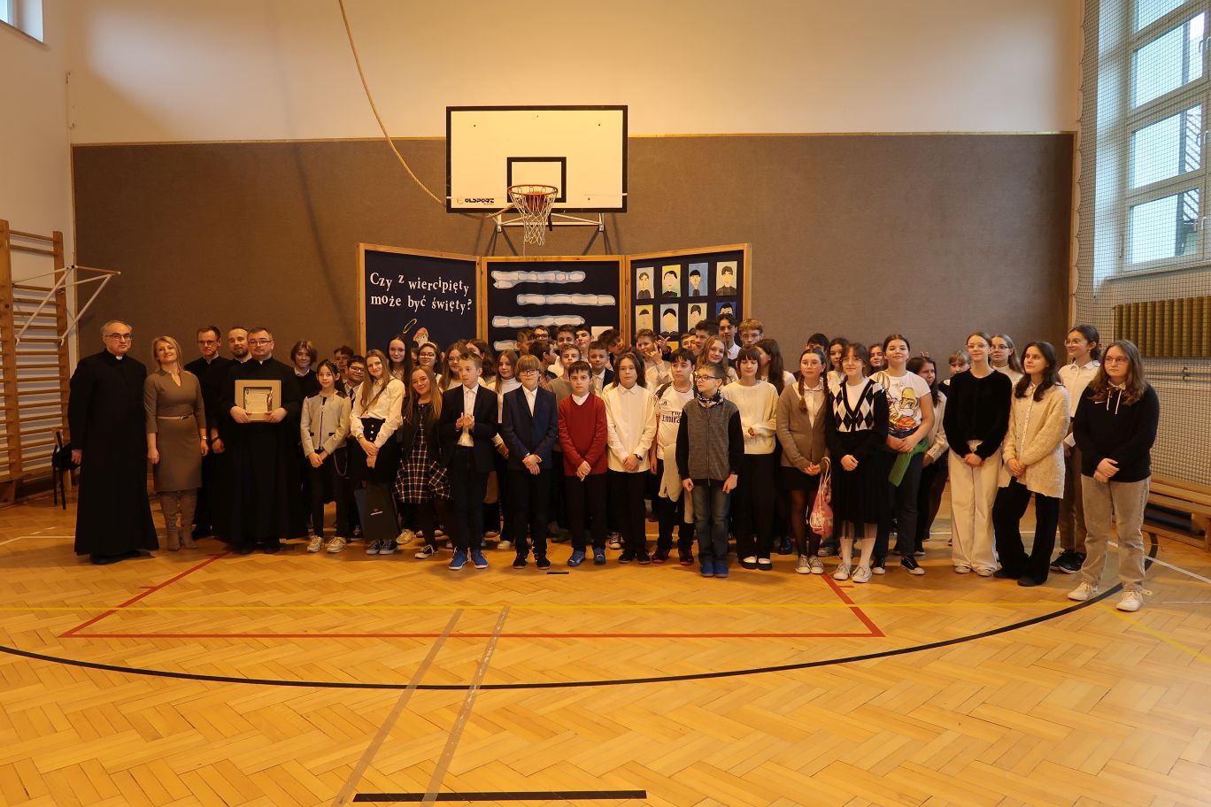 „Święto Patrona” w Szkole Podstawowej ks. Józefa Górszczyka w Pisarzowej - zdjęcie główne