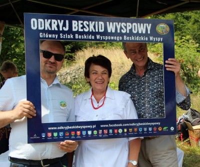 Spotkanie turystów na Sałaszu -  Odkryj Beskid Wyspowy 2019 - Galeria zdjęć - zenona.JPG