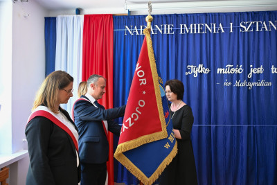 Uroczystość nadania imienia oraz sztandaru Szkole Podstawowej w Młynnem - Galeria zdjęć - DSC_2227 (Kopiowanie).jpg