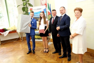 Nagrody dla uczniów, podziękowania dla nauczycieli na uroczystym  podsumowaniu roku szkolnego - Galeria zdjęć - kultura.JPG