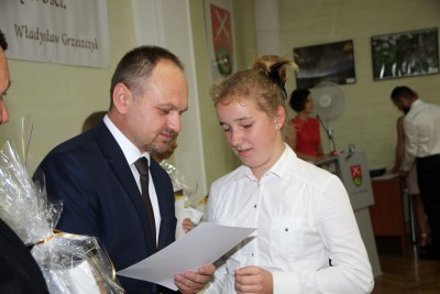 Nagrody dla uczniów, podziękowania dla nauczycieli na uroczystym  podsumowaniu roku szkolnego - Galeria zdjęć - IMG_0462 (Kopiowanie).JPG