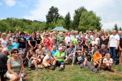 Spotkanie turystów na Sałaszu -  Odkryj Beskid Wyspowy 2019 - Galeria zdjęć - okno.JPG